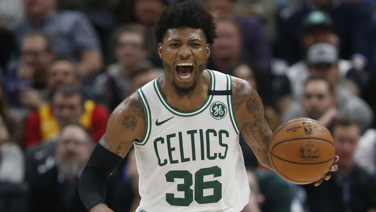 个镜头中 个镜头中