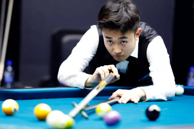 他不仅仅在 他不仅仅在