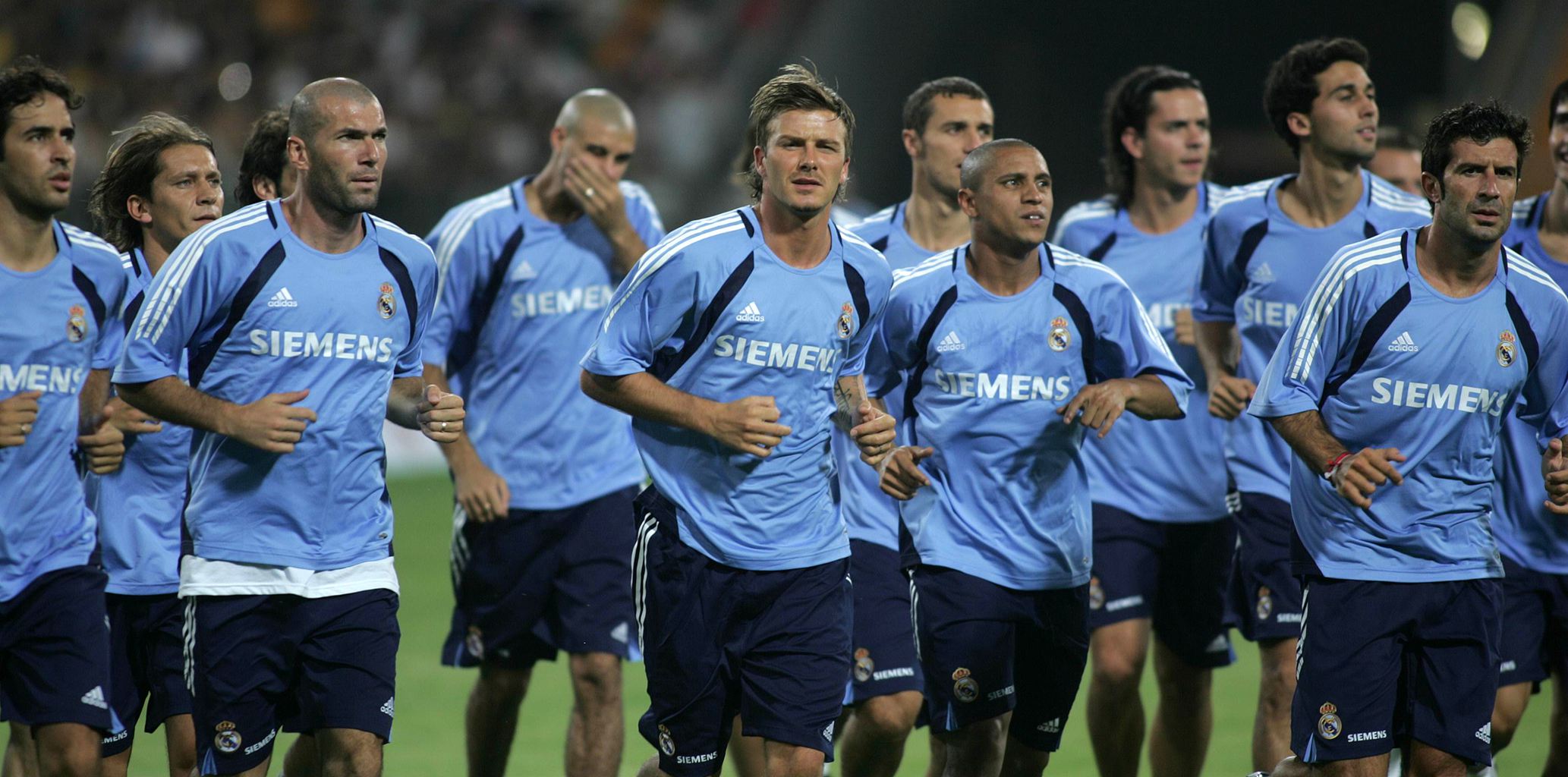 边路队友的 边路队友的